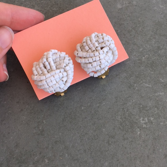 ✨3/$10 vintage white beaded swirl clip on earrings